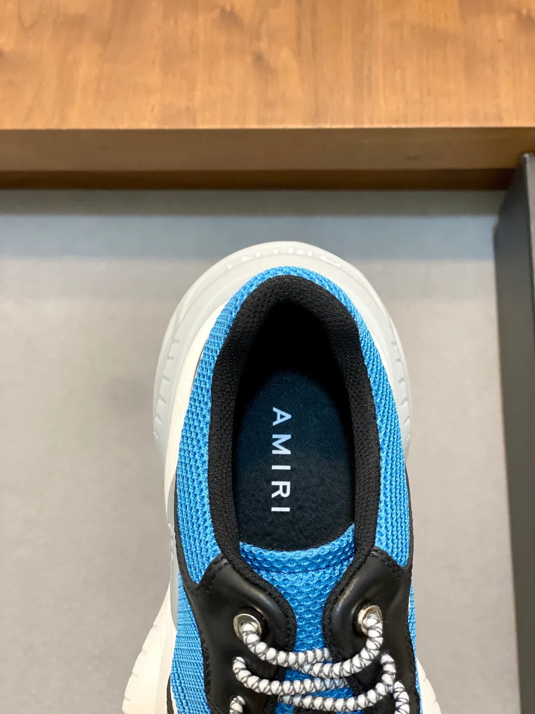 💰740 AMIRI's new men's casual sports shoes, made of first-layer cowhide leather uppers and spliced ​​with original breathable mesh, rich in three-dimensionality, contrasting color design, simple style, fashionable and sporty, breathable mesh lining, original ultra-light outsole, a must-have item for daily leisure! Size: 38-45 (38, 45 customized)